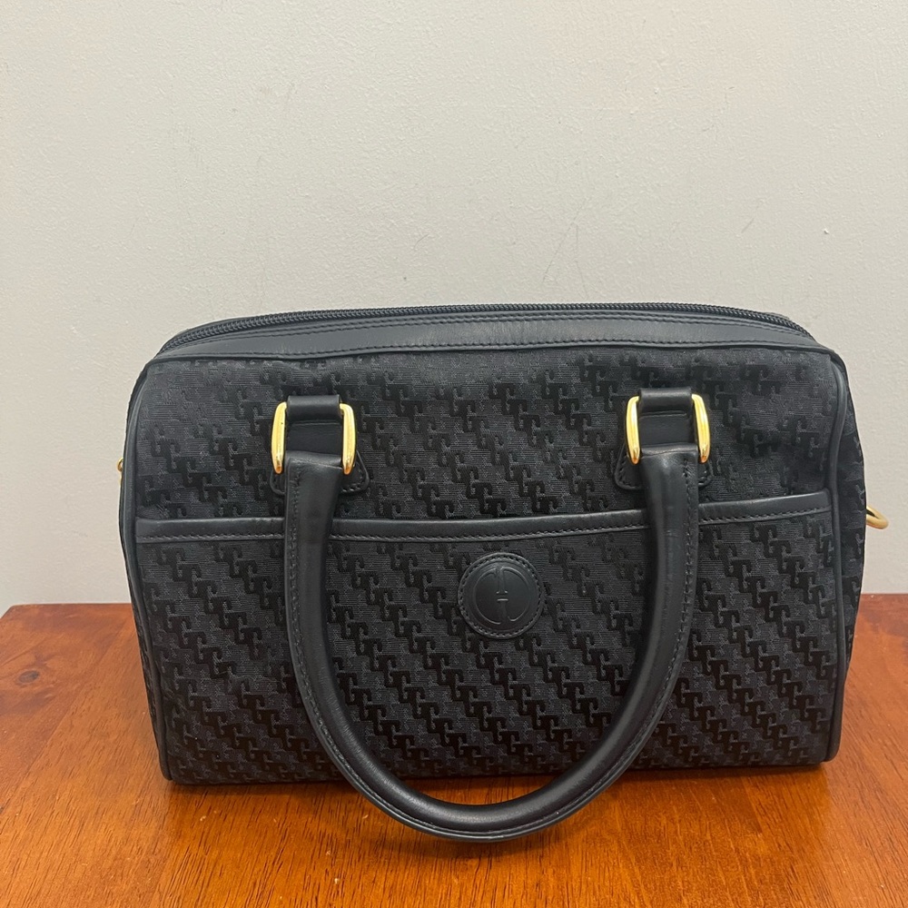 Authentic Gucci Boston style bag.. excellent condition